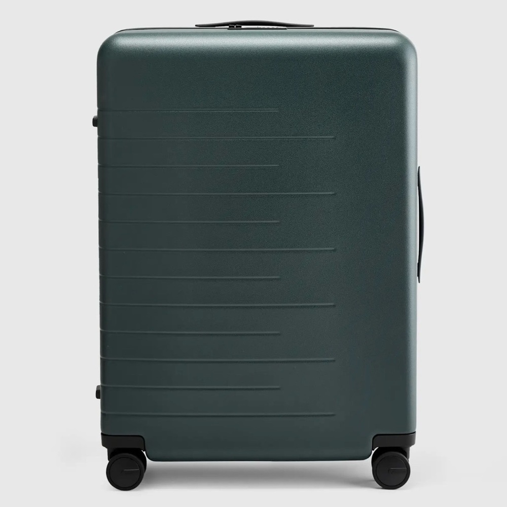 Quince Expandable Large Check-in Suitcase in Green (no bundles)